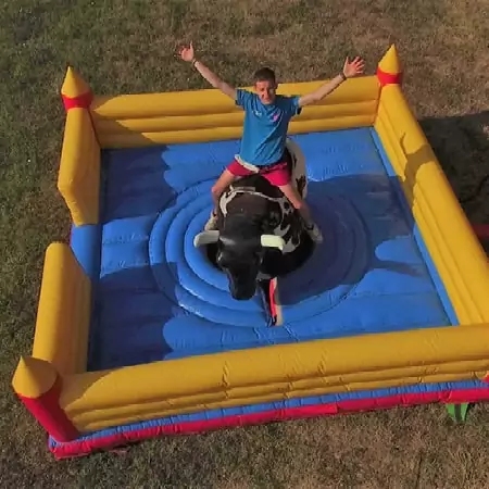 location structure gonflable taureau mécanique